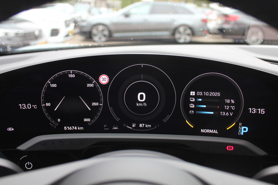 Porsche Taycan Performance 84 kWh / SoH 94.5% / Panoramadak / 360Camera / Adaptieve stoelen / Sportchrono / 20'' / Bose / Keyless / Dodehoek / Navigatie / Stoelverwarming / Cruise Control