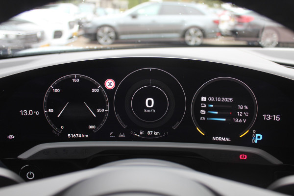 Porsche Taycan Performance 84 kWh / SoH 94.5% / Panoramadak / 360Camera / Adaptieve stoelen / Sportchrono / 20'' / Bose / Keyless / Dodehoek / Navigatie / Stoelverwarming / Cruise Control
