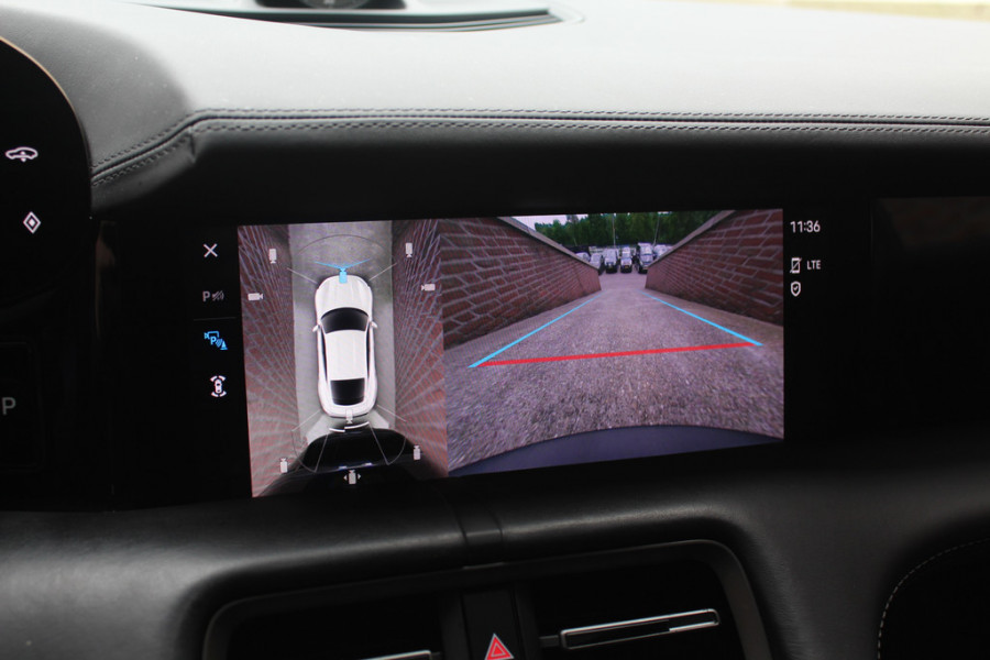 Porsche Taycan Performance 84 kWh / SoH 94.5% / Panoramadak / 360Camera / Adaptieve stoelen / Sportchrono / 20'' / Bose / Keyless / Dodehoek / Navigatie / Stoelverwarming / Cruise Control