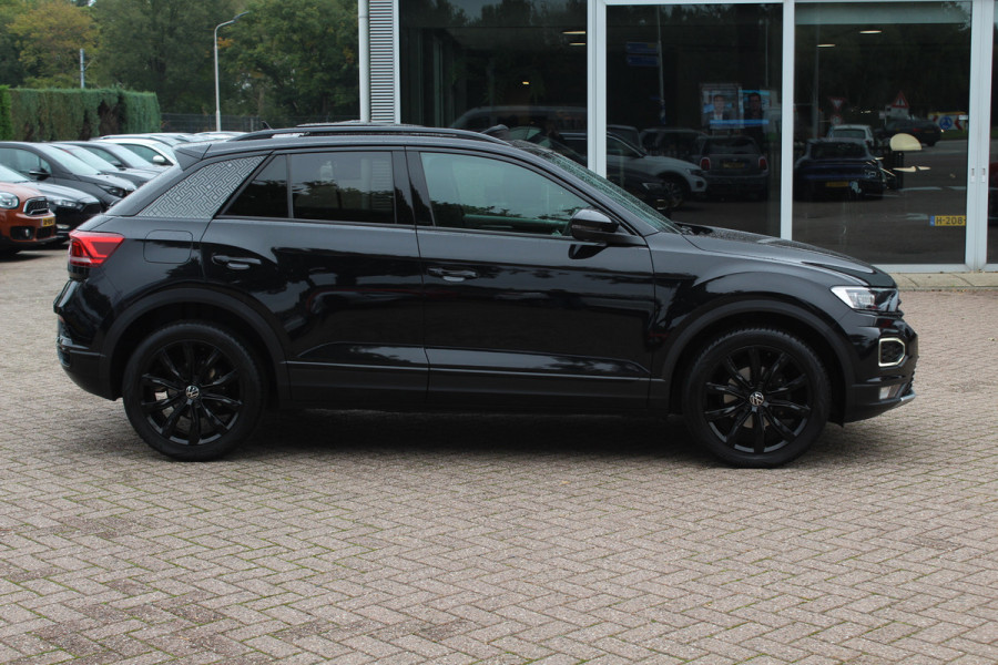 Volkswagen T-Roc 1.5 TSI Sport / Panoramadak / Camera / Virtual Cockpit / Keyless / 19'' / Apple CarPlay / DAB / ACC / Getint glas / Stoelverwarming