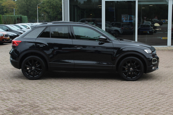 Volkswagen T-Roc 1.5 TSI Sport / Panoramadak / Camera / Virtual Cockpit / Keyless / 19'' / Apple CarPlay / DAB / ACC / Getint glas / Stoelverwarming
