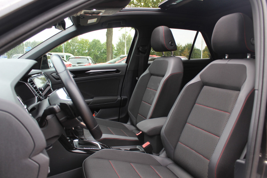 Volkswagen T-Roc 1.5 TSI Sport / Panoramadak / Camera / Virtual Cockpit / Keyless / 19'' / Apple CarPlay / DAB / ACC / Getint glas / Stoelverwarming