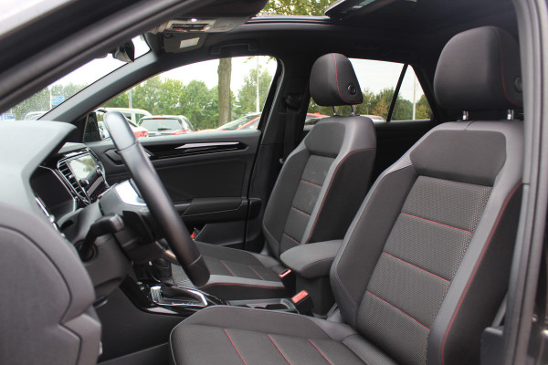 Volkswagen T-Roc 1.5 TSI Sport / Panoramadak / Camera / Virtual Cockpit / Keyless / 19'' / Apple CarPlay / DAB / ACC / Getint glas / Stoelverwarming