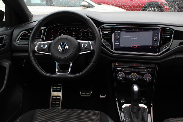 Volkswagen T-Roc 1.5 TSI Sport / Panoramadak / Camera / Virtual Cockpit / Keyless / 19'' / Apple CarPlay / DAB / ACC / Getint glas / Stoelverwarming