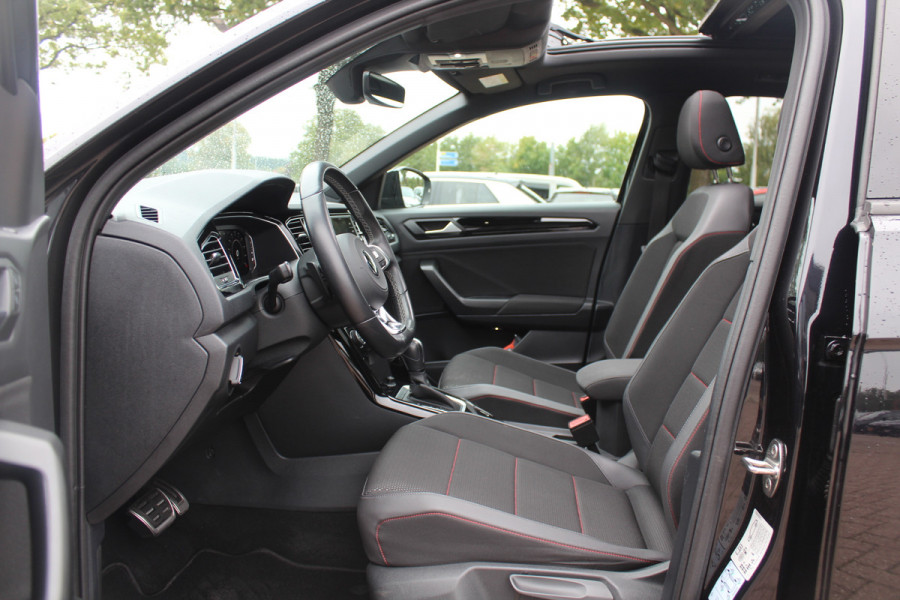 Volkswagen T-Roc 1.5 TSI Sport / Panoramadak / Camera / Virtual Cockpit / Keyless / 19'' / Apple CarPlay / DAB / ACC / Getint glas / Stoelverwarming