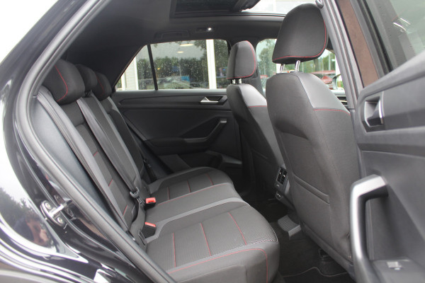 Volkswagen T-Roc 1.5 TSI Sport / Panoramadak / Camera / Virtual Cockpit / Keyless / 19'' / Apple CarPlay / DAB / ACC / Getint glas / Stoelverwarming