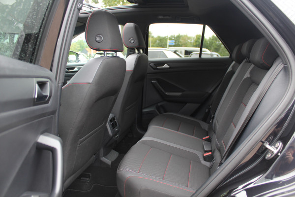 Volkswagen T-Roc 1.5 TSI Sport / Panoramadak / Camera / Virtual Cockpit / Keyless / 19'' / Apple CarPlay / DAB / ACC / Getint glas / Stoelverwarming