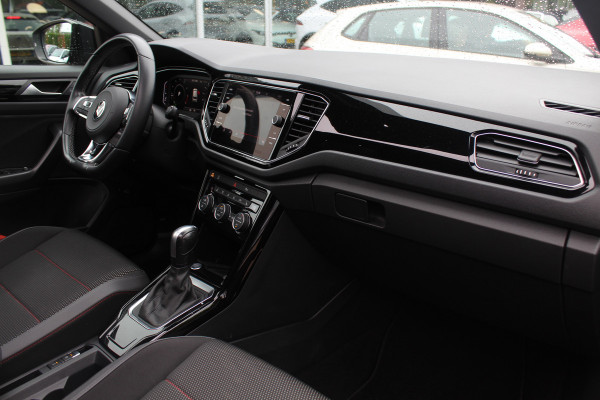 Volkswagen T-Roc 1.5 TSI Sport / Panoramadak / Camera / Virtual Cockpit / Keyless / 19'' / Apple CarPlay / DAB / ACC / Getint glas / Stoelverwarming
