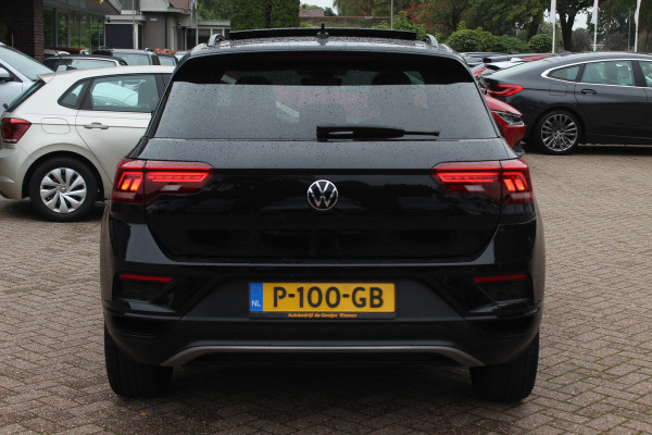 Volkswagen T-Roc 1.5 TSI Sport / Panoramadak / Camera / Virtual Cockpit / Keyless / 19'' / Apple CarPlay / DAB / ACC / Getint glas / Stoelverwarming