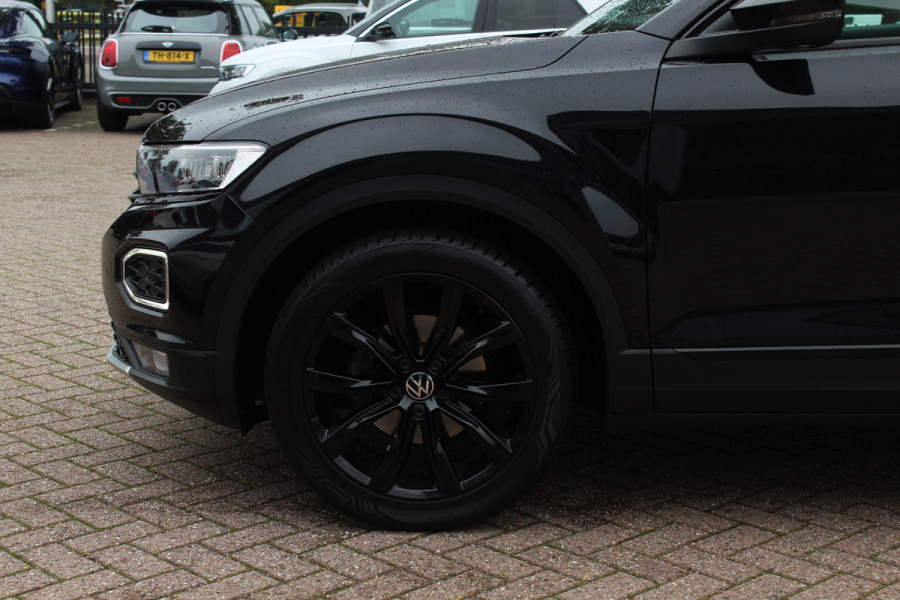 Volkswagen T-Roc 1.5 TSI Sport / Panoramadak / Camera / Virtual Cockpit / Keyless / 19'' / Apple CarPlay / DAB / ACC / Getint glas / Stoelverwarming