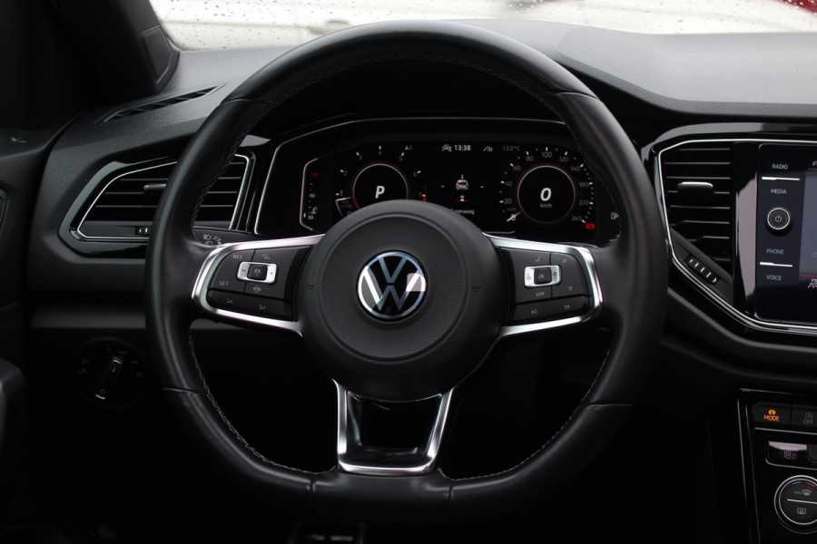 Volkswagen T-Roc 1.5 TSI Sport / Panoramadak / Camera / Virtual Cockpit / Keyless / 19'' / Apple CarPlay / DAB / ACC / Getint glas / Stoelverwarming