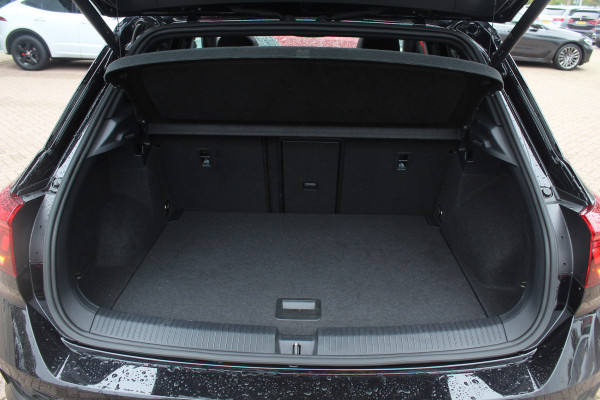 Volkswagen T-Roc 1.5 TSI Sport / Panoramadak / Camera / Virtual Cockpit / Keyless / 19'' / Apple CarPlay / DAB / ACC / Getint glas / Stoelverwarming