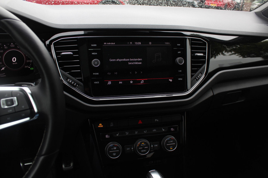 Volkswagen T-Roc 1.5 TSI Sport / Panoramadak / Camera / Virtual Cockpit / Keyless / 19'' / Apple CarPlay / DAB / ACC / Getint glas / Stoelverwarming