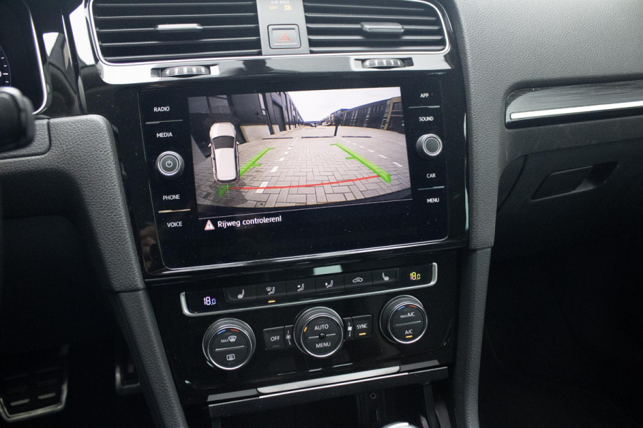 Volkswagen Golf 1.4 TSI Highl Busi | ACC | Camera | Stoel VW | Carplay
