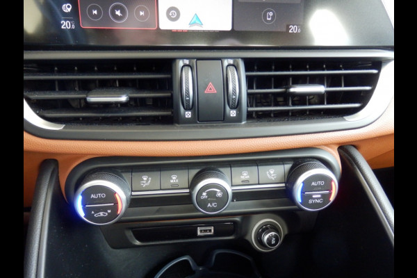 Alfa Romeo Giulia 2.2 Sprint I Automaat I 240 pk* I Schuif/kantel dak I Adp. crui