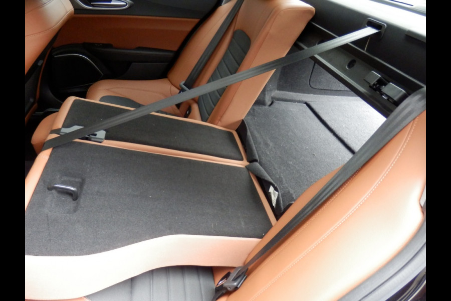 Alfa Romeo Giulia 2.2 Sprint I Automaat I 240 pk* I Schuif/kantel dak I Adp. crui