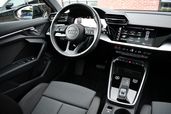 Audi A3 Sportback 40 TFSI e S-Line Pano ACC S-zetels 18inch