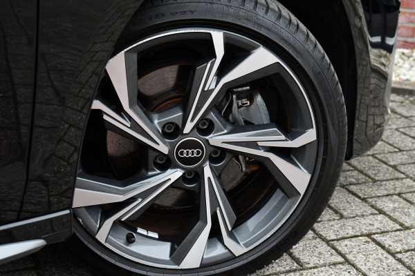 Audi A3 Sportback 40 TFSI e S-Line Pano ACC S-zetels 18inch