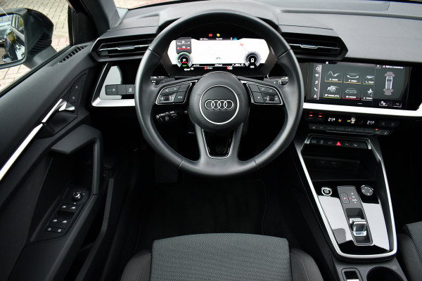 Audi A3 Sportback 40 TFSI e S-Line Pano ACC S-zetels 18inch