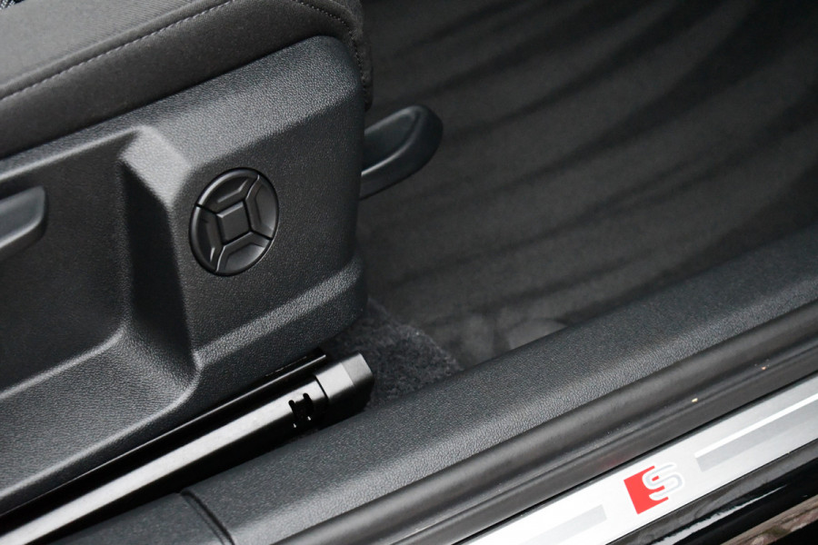 Audi A3 Sportback 40 TFSI e S-Line Pano ACC S-zetels 18inch