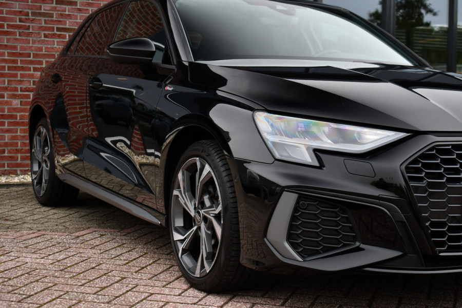 Audi A3 Sportback 40 TFSI e S-Line Pano ACC S-zetels 18inch