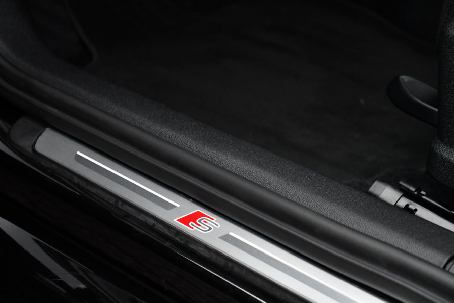 Audi A3 Sportback 40 TFSI e S-Line Pano ACC S-zetels 18inch