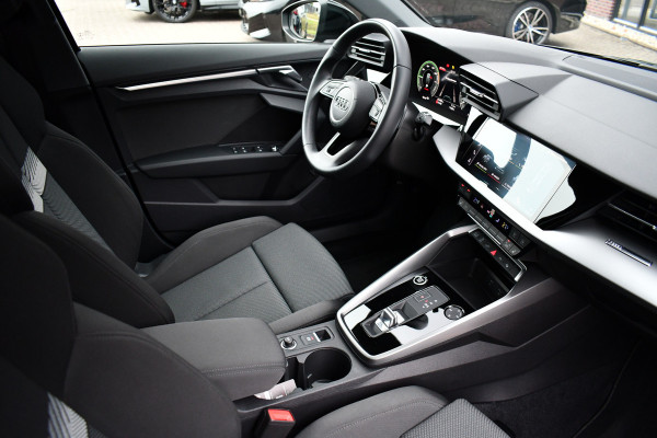Audi A3 Sportback 40 TFSI e S-Line Pano ACC S-zetels 18inch