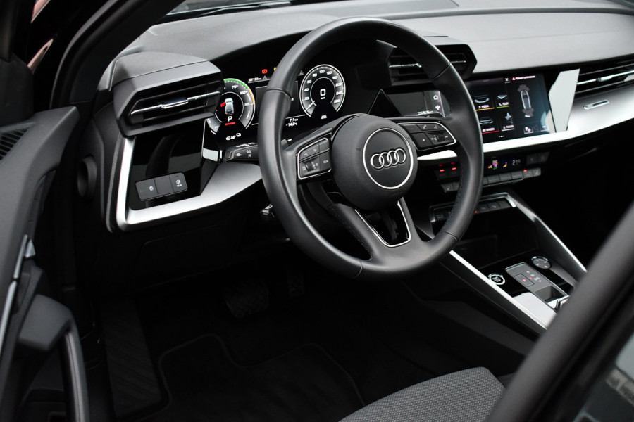 Audi A3 Sportback 40 TFSI e S-Line Pano ACC S-zetels 18inch