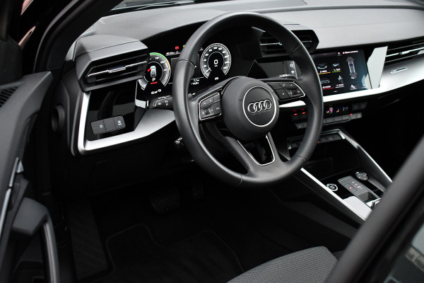 Audi A3 Sportback 40 TFSI e S-Line Pano ACC S-zetels 18inch