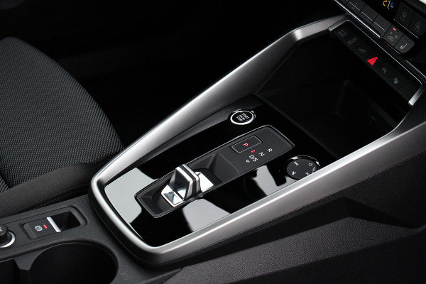 Audi A3 Sportback 40 TFSI e S-Line Pano ACC S-zetels 18inch