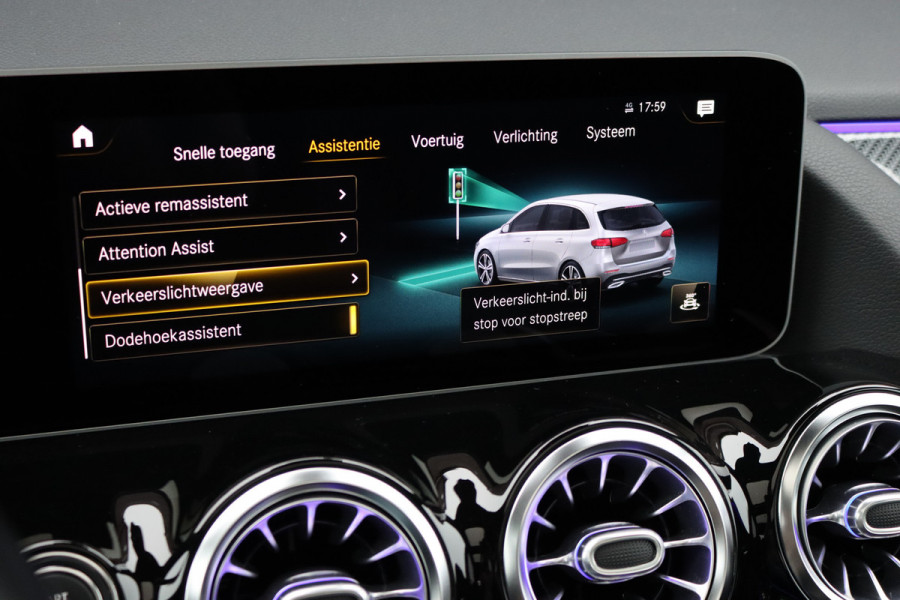 Mercedes-Benz B-Klasse 220 AMG Line Premium+ | Panoramadak | Augmented Reality | Advanced Sound System | Keyless Go | Cruise Control | Stoelverwarming | Dodehoekassistent | Nightpakket |