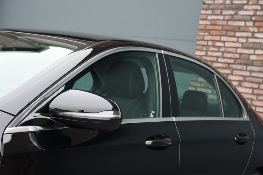 Mercedes-Benz E-Klasse 220 d Avantgarde | Distronic+ | Trekhaak | Camera | Rijassistentiepakket | High Perf. LED | Sfeerverlichting | Stoelverwarming |