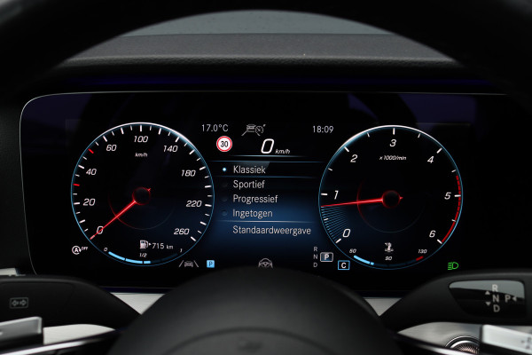 Mercedes-Benz E-Klasse 220 d Avantgarde | Distronic+ | Trekhaak | Camera | Rijassistentiepakket | High Perf. LED | Sfeerverlichting | Stoelverwarming |