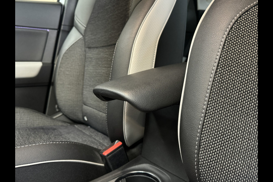 Renault Captur 1.6 E-Tech Plug-in Hybrid 160pk Edition One Groot 9,3 inch Navi, 18 inch, Bose, 360 camera, stoelverwarming, 100% dealer onderhouden!