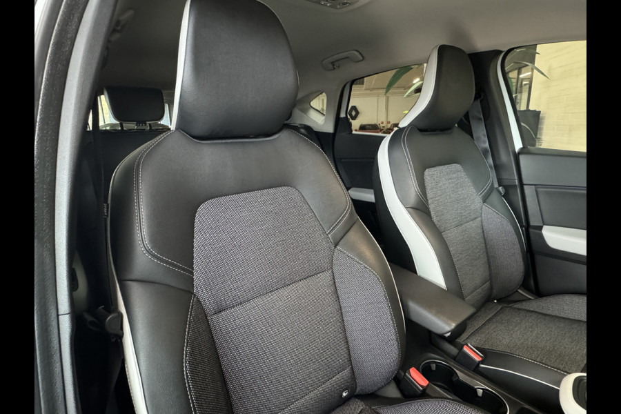 Renault Captur 1.6 E-Tech Plug-in Hybrid 160pk Edition One Groot 9,3 inch Navi, 18 inch, Bose, 360 camera, stoelverwarming, 100% dealer onderhouden!