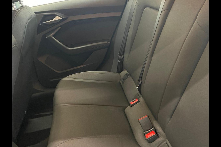 Audi A1 Sportback 30 TFSI 110 pk S-tronic Navigatie Apple Carplay/ Android Auto Parkeersensoren Cruise Control Virtual Cockpit Climate Control Lichtmetalen velgen
