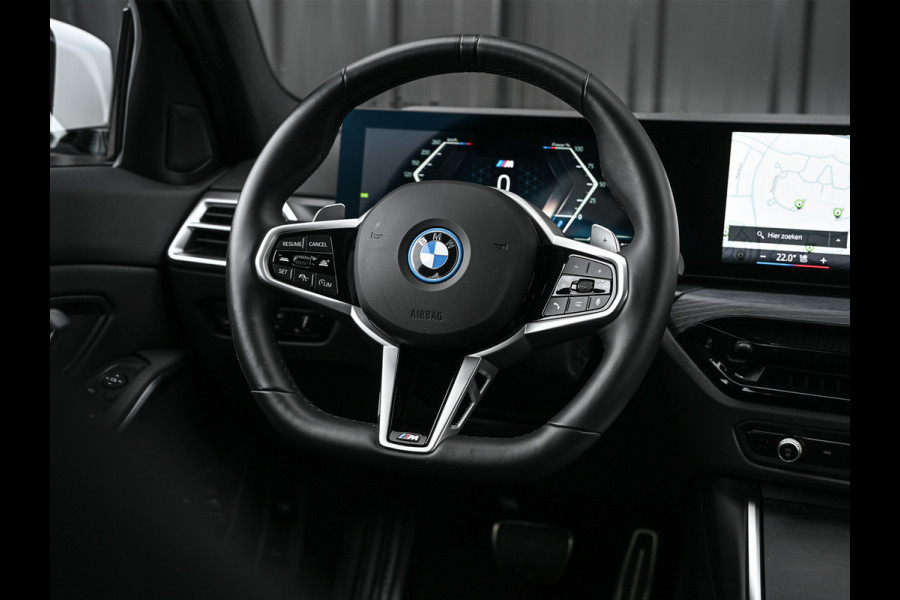 BMW 3 Serie Touring 330e xDrive M-SPORT | FACELIFT | ACCU 19,5 kWh | ACTIVE CRUISE | ELEKTR. TREKHAAK | HIFI AUDIO | SHADOW LINE | CAMERA | BMW 3 Serie Touring 330e xDrive M-SPORT | FACELIFT | ACCU 19,5 kWh | ACTIVE CRUISE | ELEKTR. TREKHAAK | HIFI AUDIO | SHADOW LINE | CAMERA |