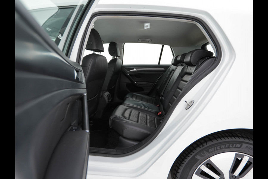 Volkswagen e-Golf (SOH-86%) Aut. *HEAT-PUMP | LUXURY-LEATHER | FULL-LED | NAVI-FULLMAP | CAMERA | HEATED-SPORTSEATS | ECC | CCS-FASTLOADER | PDC | CARPLAY | CRUISE | 16''ALU* Volkswagen e-Golf (SOH-86%) Aut. *HEAT-PUMP | LUXURY-LEATHER | FULL-LED | NAVI-FULLMAP | CAMERA | HEATED-SPORTSEATS | ECC | CCS-FASTLOADER | PDC | CARPLAY | CRUISE | 16''ALU*