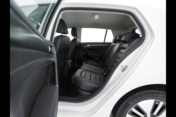 Volkswagen e-Golf (SOH-86%) Aut. *HEAT-PUMP | LUXURY-LEATHER | FULL-LED | NAVI-FULLMAP | CAMERA | HEATED-SPORTSEATS | ECC | CCS-FASTLOADER | PDC | CARPLAY | CRUISE | 16''ALU* Volkswagen e-Golf (SOH-86%) Aut. *HEAT-PUMP | LUXURY-LEATHER | FULL-LED | NAVI-FULLMAP | CAMERA | HEATED-SPORTSEATS | ECC | CCS-FASTLOADER | PDC | CARPLAY | CRUISE | 16''ALU*