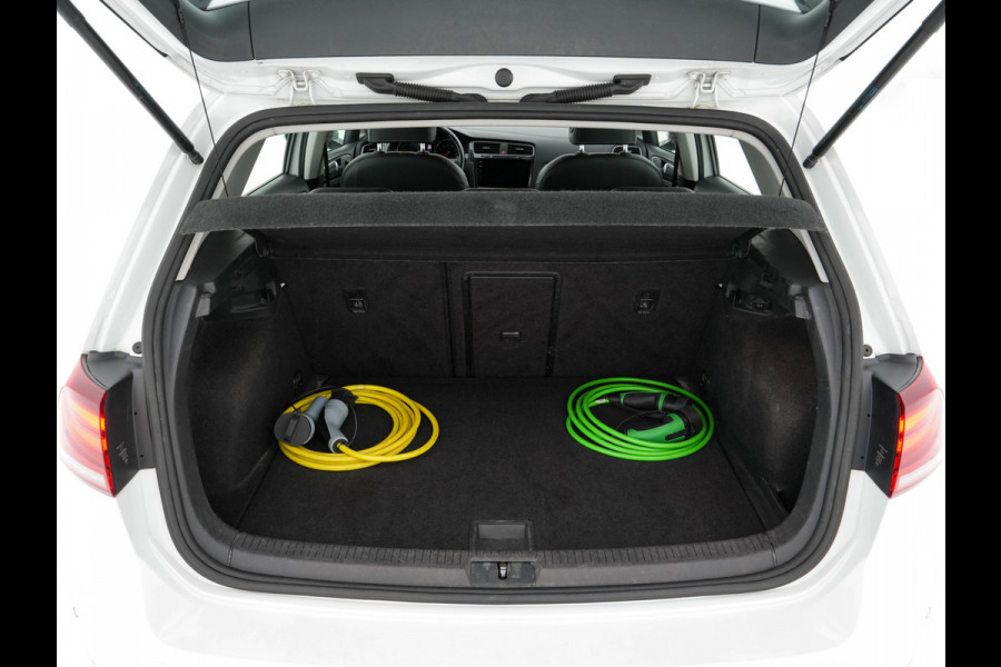 Volkswagen e-Golf (SOH-86%) Aut. *HEAT-PUMP | LUXURY-LEATHER | FULL-LED | NAVI-FULLMAP | CAMERA | HEATED-SPORTSEATS | ECC | CCS-FASTLOADER | PDC | CARPLAY | CRUISE | 16''ALU* Volkswagen e-Golf (SOH-86%) Aut. *HEAT-PUMP | LUXURY-LEATHER | FULL-LED | NAVI-FULLMAP | CAMERA | HEATED-SPORTSEATS | ECC | CCS-FASTLOADER | PDC | CARPLAY | CRUISE | 16''ALU*