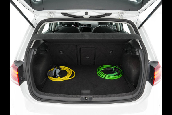 Volkswagen e-Golf (SOH-86%) Aut. *HEAT-PUMP | LUXURY-LEATHER | FULL-LED | NAVI-FULLMAP | CAMERA | HEATED-SPORTSEATS | ECC | CCS-FASTLOADER | PDC | CARPLAY | CRUISE | 16''ALU* Volkswagen e-Golf (SOH-86%) Aut. *HEAT-PUMP | LUXURY-LEATHER | FULL-LED | NAVI-FULLMAP | CAMERA | HEATED-SPORTSEATS | ECC | CCS-FASTLOADER | PDC | CARPLAY | CRUISE | 16''ALU*