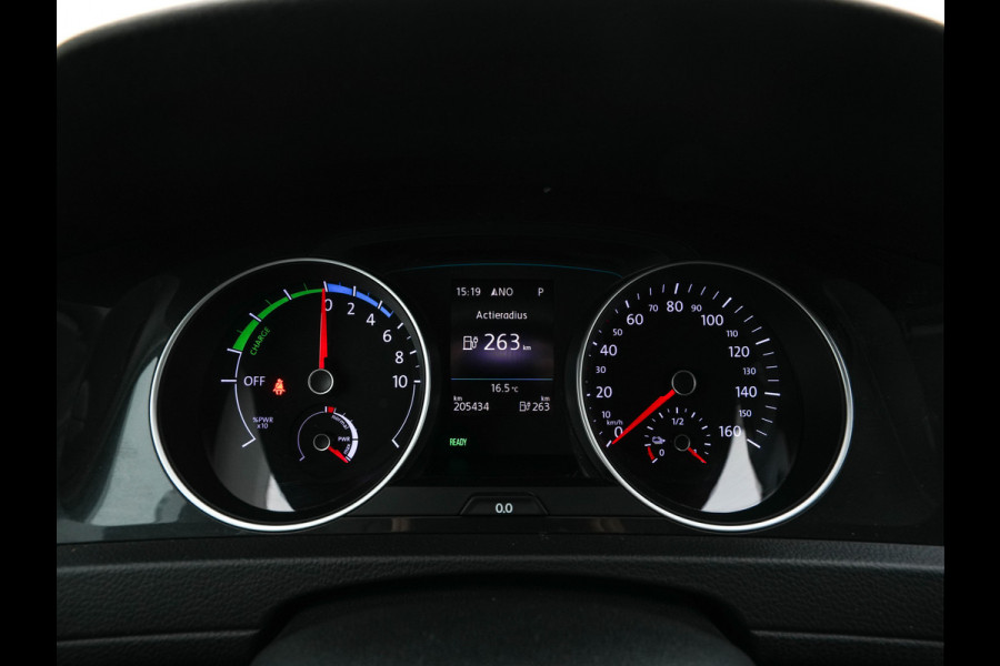 Volkswagen e-Golf (SOH-86%) Aut. *HEAT-PUMP | LUXURY-LEATHER | FULL-LED | NAVI-FULLMAP | CAMERA | HEATED-SPORTSEATS | ECC | CCS-FASTLOADER | PDC | CARPLAY | CRUISE | 16''ALU* Volkswagen e-Golf (SOH-86%) Aut. *HEAT-PUMP | LUXURY-LEATHER | FULL-LED | NAVI-FULLMAP | CAMERA | HEATED-SPORTSEATS | ECC | CCS-FASTLOADER | PDC | CARPLAY | CRUISE | 16''ALU*