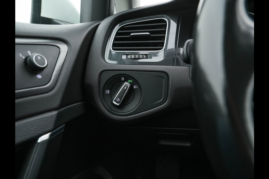 Volkswagen e-Golf (SOH-86%) Aut. *HEAT-PUMP | LUXURY-LEATHER | FULL-LED | NAVI-FULLMAP | CAMERA | HEATED-SPORTSEATS | ECC | CCS-FASTLOADER | PDC | CARPLAY | CRUISE | 16''ALU* Volkswagen e-Golf (SOH-86%) Aut. *HEAT-PUMP | LUXURY-LEATHER | FULL-LED | NAVI-FULLMAP | CAMERA | HEATED-SPORTSEATS | ECC | CCS-FASTLOADER | PDC | CARPLAY | CRUISE | 16''ALU*