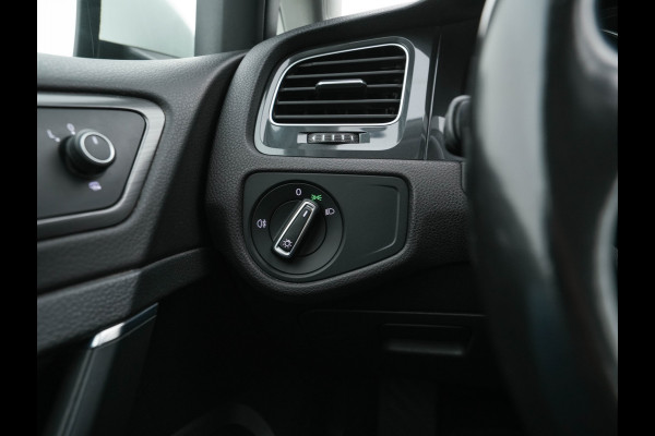 Volkswagen e-Golf (SOH-86%) Aut. *HEAT-PUMP | LUXURY-LEATHER | FULL-LED | NAVI-FULLMAP | CAMERA | HEATED-SPORTSEATS | ECC | CCS-FASTLOADER | PDC | CARPLAY | CRUISE | 16''ALU* Volkswagen e-Golf (SOH-86%) Aut. *HEAT-PUMP | LUXURY-LEATHER | FULL-LED | NAVI-FULLMAP | CAMERA | HEATED-SPORTSEATS | ECC | CCS-FASTLOADER | PDC | CARPLAY | CRUISE | 16''ALU*