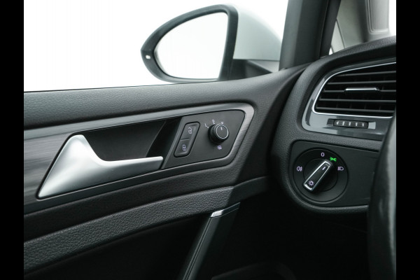 Volkswagen e-Golf (SOH-86%) Aut. *HEAT-PUMP | LUXURY-LEATHER | FULL-LED | NAVI-FULLMAP | CAMERA | HEATED-SPORTSEATS | ECC | CCS-FASTLOADER | PDC | CARPLAY | CRUISE | 16''ALU* Volkswagen e-Golf (SOH-86%) Aut. *HEAT-PUMP | LUXURY-LEATHER | FULL-LED | NAVI-FULLMAP | CAMERA | HEATED-SPORTSEATS | ECC | CCS-FASTLOADER | PDC | CARPLAY | CRUISE | 16''ALU*