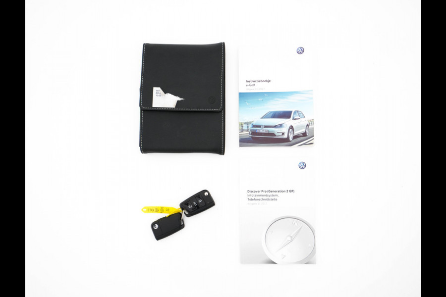 Volkswagen e-Golf (SOH-86%) Aut. *HEAT-PUMP | LUXURY-LEATHER | FULL-LED | NAVI-FULLMAP | CAMERA | HEATED-SPORTSEATS | ECC | CCS-FASTLOADER | PDC | CARPLAY | CRUISE | 16''ALU* Volkswagen e-Golf (SOH-86%) Aut. *HEAT-PUMP | LUXURY-LEATHER | FULL-LED | NAVI-FULLMAP | CAMERA | HEATED-SPORTSEATS | ECC | CCS-FASTLOADER | PDC | CARPLAY | CRUISE | 16''ALU*