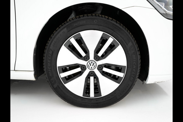 Volkswagen e-Golf (SOH-86%) Aut. *HEAT-PUMP | LUXURY-LEATHER | FULL-LED | NAVI-FULLMAP | CAMERA | HEATED-SPORTSEATS | ECC | CCS-FASTLOADER | PDC | CARPLAY | CRUISE | 16''ALU* Volkswagen e-Golf (SOH-86%) Aut. *HEAT-PUMP | LUXURY-LEATHER | FULL-LED | NAVI-FULLMAP | CAMERA | HEATED-SPORTSEATS | ECC | CCS-FASTLOADER | PDC | CARPLAY | CRUISE | 16''ALU*