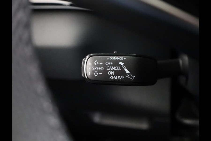 Škoda Karoq Sportline Business 1.5 TSI 150 pk 7 versn. DSG | Panoramadak | Travel Assist plus | Trekhaak wegklapbaar | Elektrische achterklep
