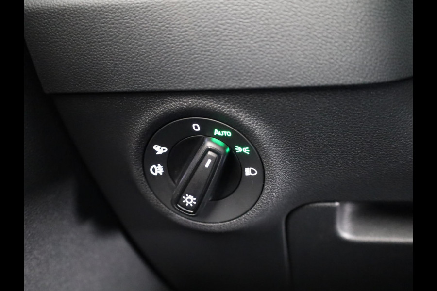 Škoda Karoq Sportline Business 1.5 TSI 150 pk 7 versn. DSG | Panoramadak | Travel Assist plus | Trekhaak wegklapbaar | Elektrische achterklep