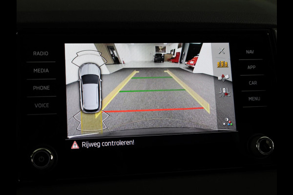 Škoda Karoq Sportline Business 1.5 TSI 150 pk 7 versn. DSG | Panoramadak | Travel Assist plus | Trekhaak wegklapbaar | Elektrische achterklep